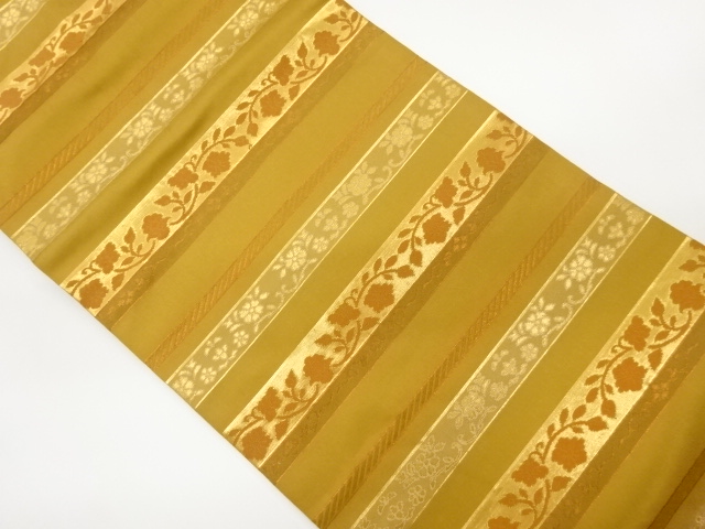 横段に花唐草模様織出し名古屋帯